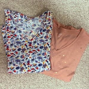 GAP Women’s Floral and Star Print Tees - Lot of 2